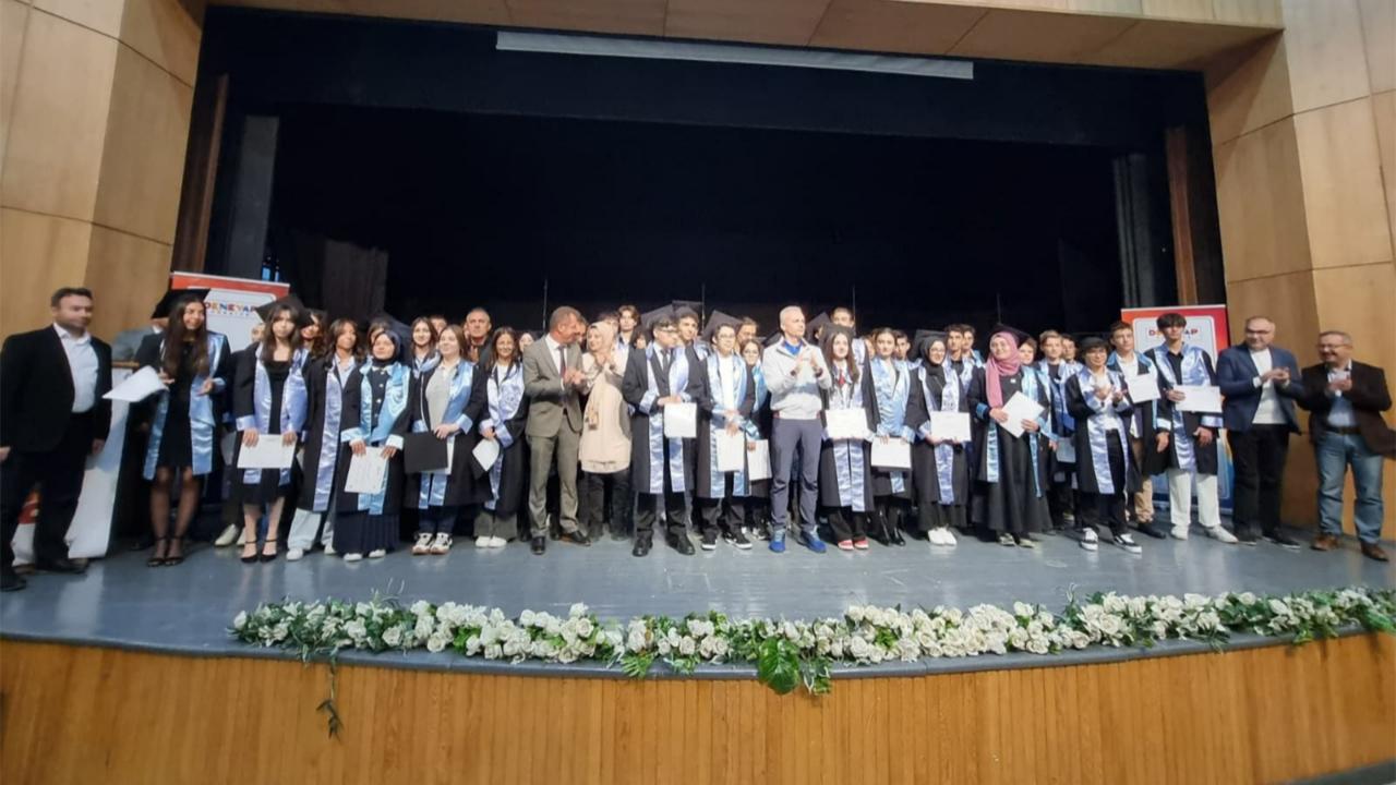 Genç mucitler mezun oldu