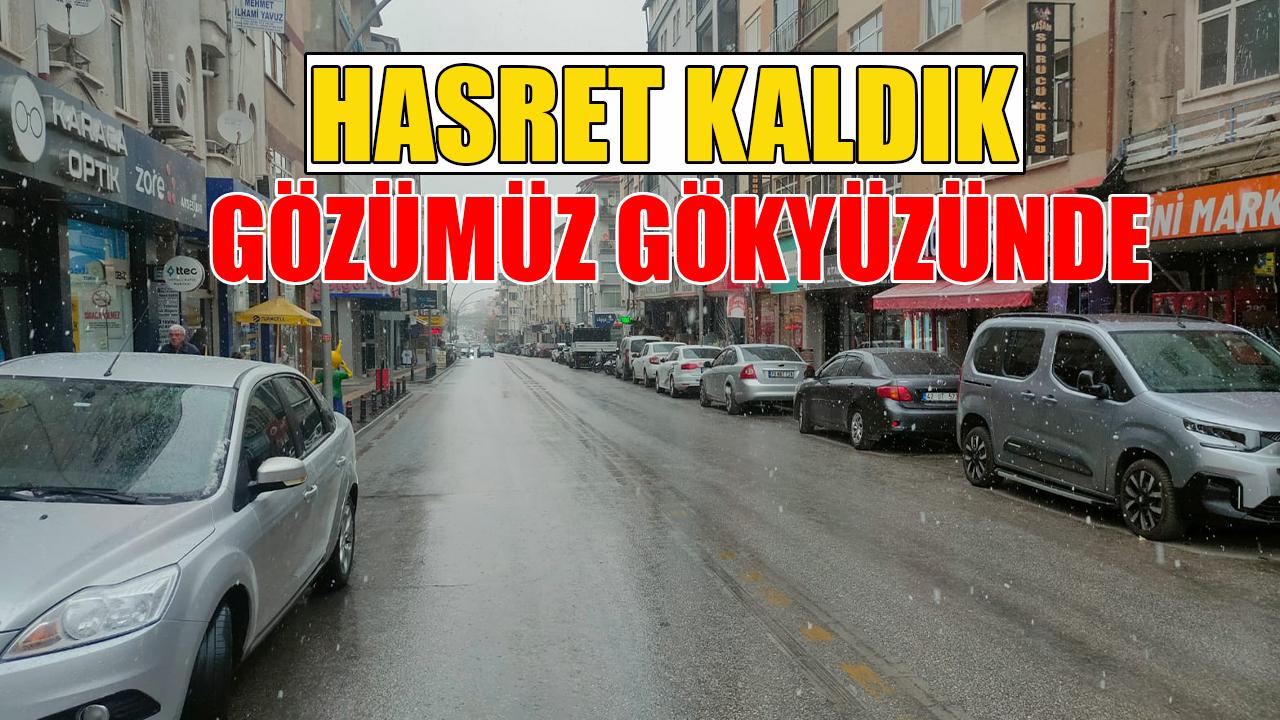 Hasret kaldık gözümüz gökyüzünde
