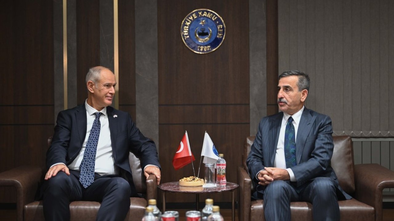 Kamu-Sen Genel Başkanı Kahveci, KKTC'li Bakan Hasipoğlu ile bir araya geldi