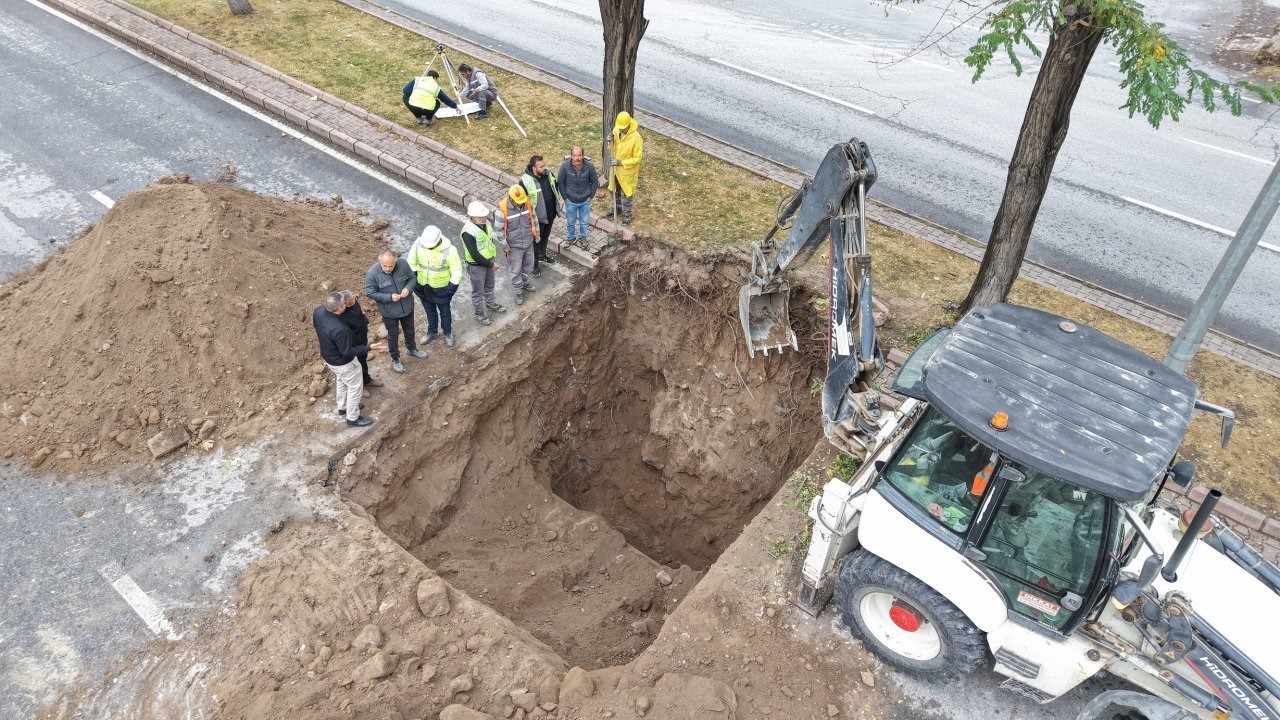 Kayseri Büyükşehir Belediyesi, atık su deplase çalışmalarına devam ediyor