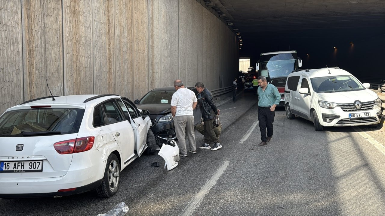 Kırıkkale'de 4 aracın karıştığı trafik kazasında 4 kişi yaralandı