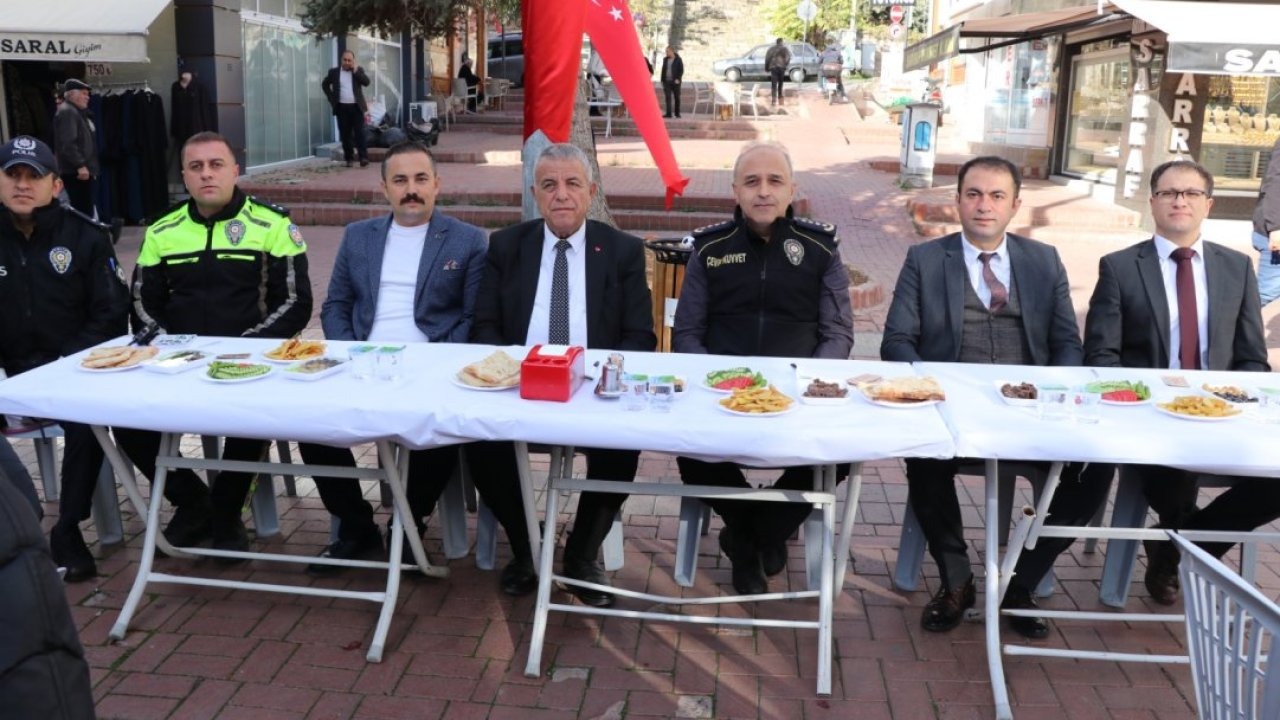 Kırşehir&#039;de emniyet teşkilatı esnafla bir araya geldi