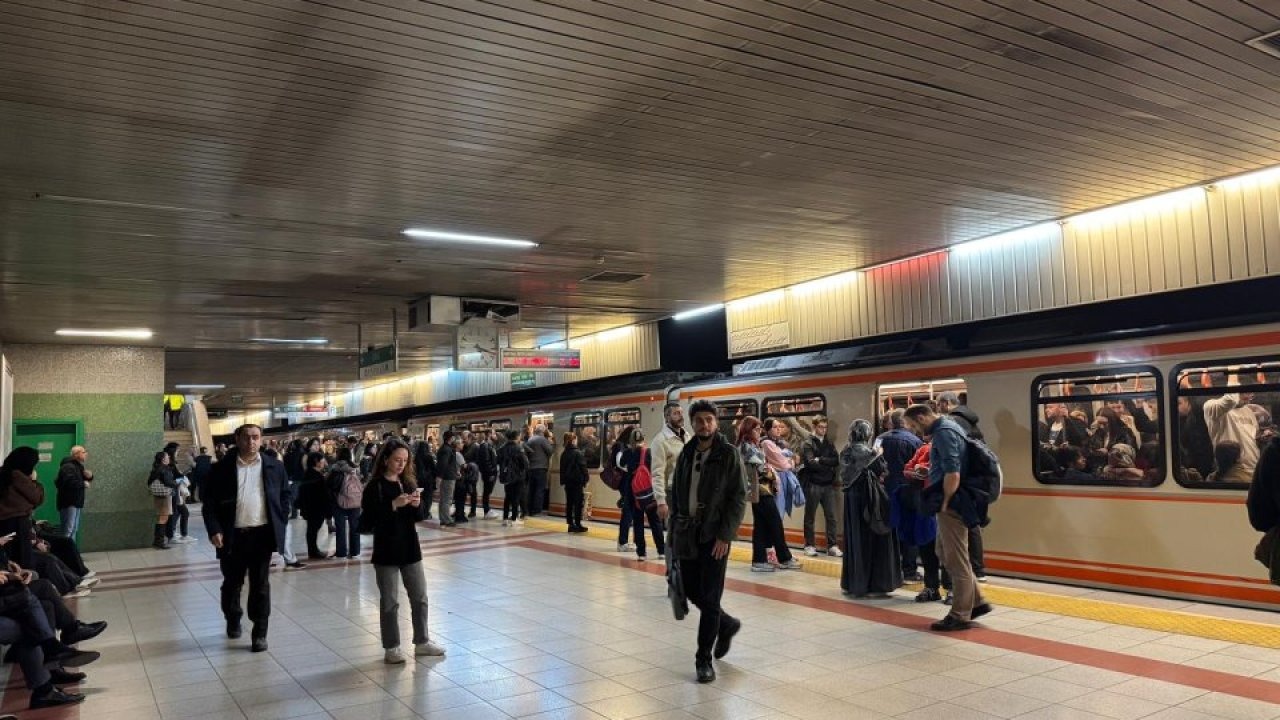 Kızılay İstasyonu&#039;ndaki ANKARAY treni arızalandı, yolcular EGO otobüslerine yönlendirildi