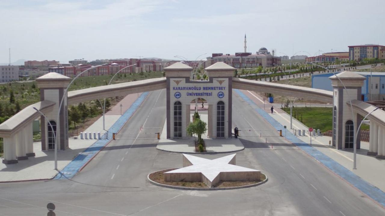 KMÜ’nün başı kel mi?