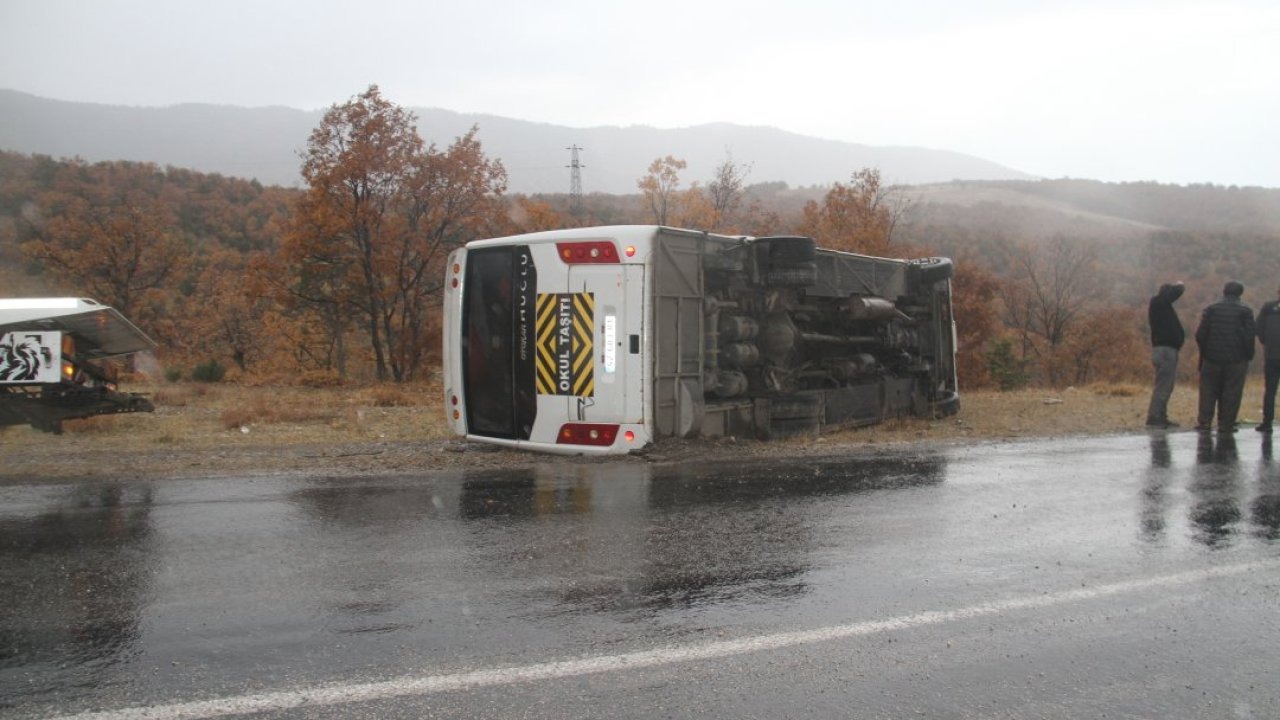 Konya&#039;da öğrenci servisinin devrildiği kazada 29 kişi yaralandı