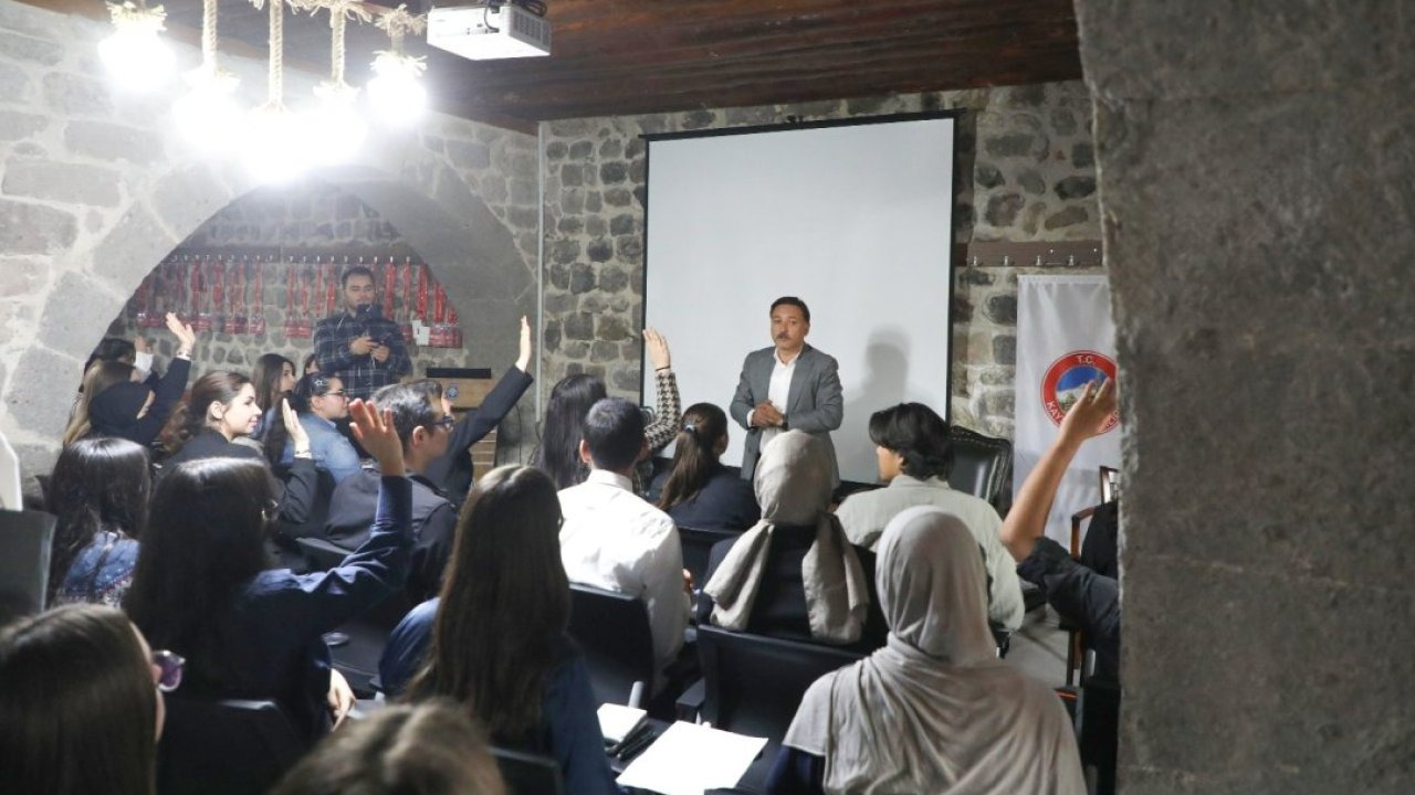 Mektep Melikgazi&#039;de kariyer söyleşileri devam ediyor