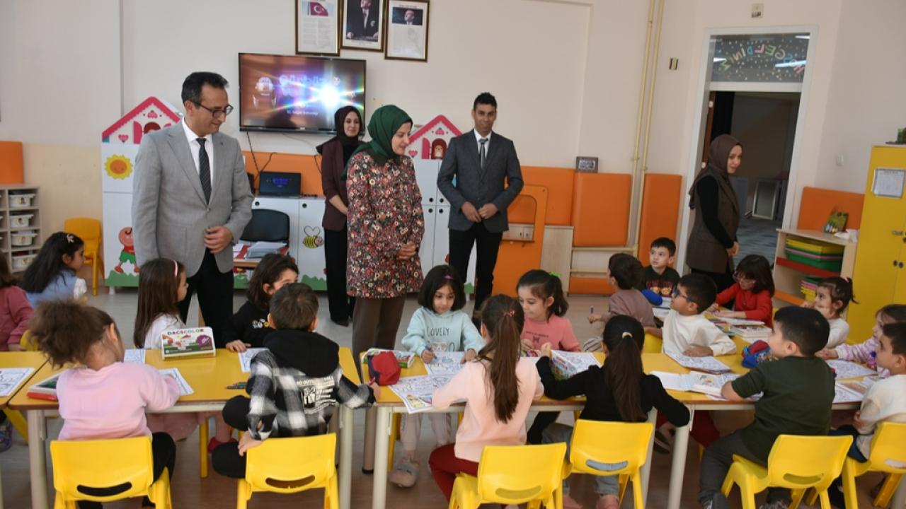 Minik öğrencilere moral ziyareti