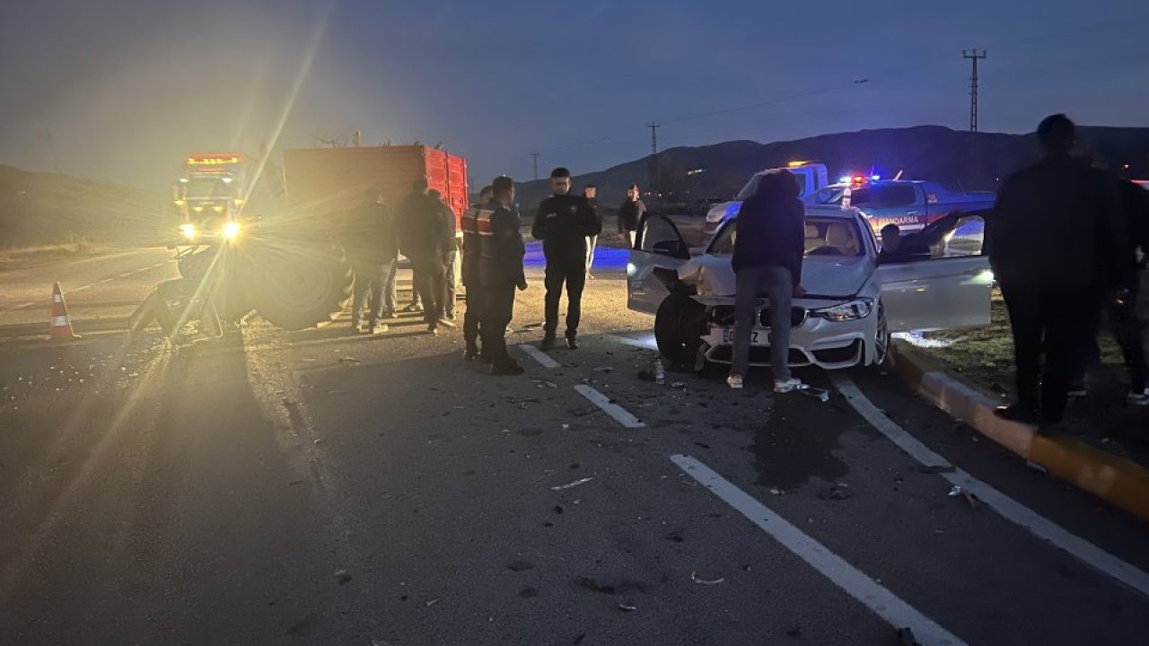 Sivas&#039;ta otomobil ile traktörün çarpışması sonucu 1 kişi yaralandı