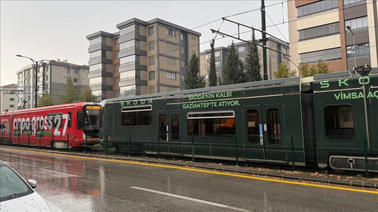 Tramvaya yıldırım isabet etti