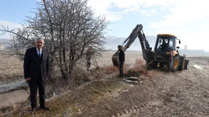 Kuruma tehlikesiyle karşı karşıya olan Ulaş Gölü'ne su takviyesi için ilk kazma vuruldu