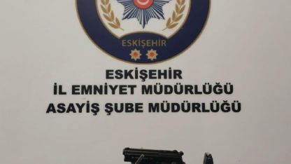 Eskişehir'de iki yaşlının altın bileziğini gasbettikleri öne sürülen şüpheliler tutuklandı