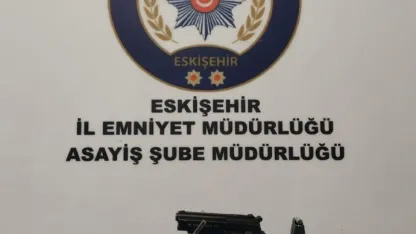 Eskişehir'de iki yaşlının altın bileziğini gasbettikleri öne sürülen şüpheliler tutuklandı