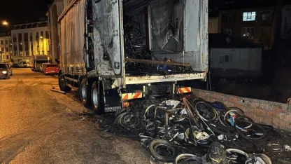 Eskişehir'de park halindeki kamyonun dorsesinde yangın çıktı