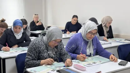 Kayseri'ye yerleşen yabancılar, Büyükşehir Belediyesinin ücretsiz kurslarında Türkçe öğreniyor