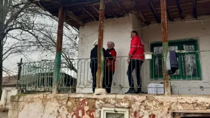 Türk Kızılay Kırşehir Şubesi, ihtiyaç sahibi ailelere yardımları ulaştırıyor