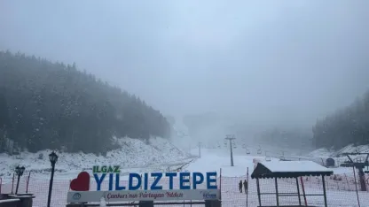 Yıldıztepe Kayak Merkezi'nde kar yağışı etkili oluyor