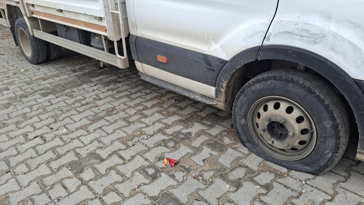 Ankara&#039;da 17 aracın lastiklerini kestikleri iddiasıyla yakalanan 2 şüpheli tutuklandı