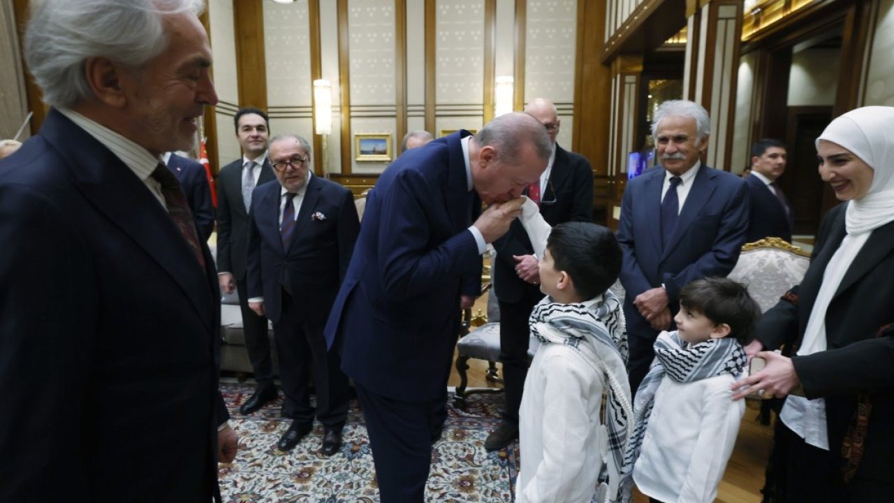 Cumhurbaşkanı Erdoğan, Cumhurbaşkanlığı Kültür ve Sanat Büyük Ödülleri'ne layık görülenleri kabul etti