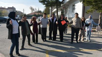 Engeller sevgiyle aşıldı