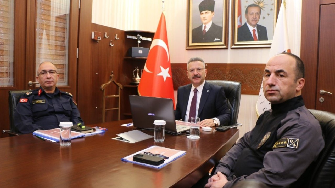 Eskişehir Valisi Aksoy, Güvenlik Bilgilendirme Toplantısı düzenledi