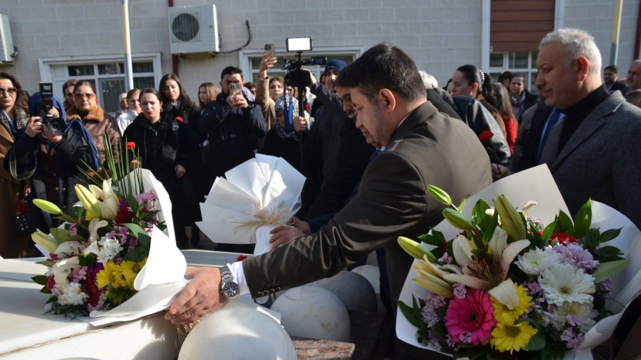 İlk kadın milletvekillerinden &quot;Satıkadın&quot; mezarı başında anıldı