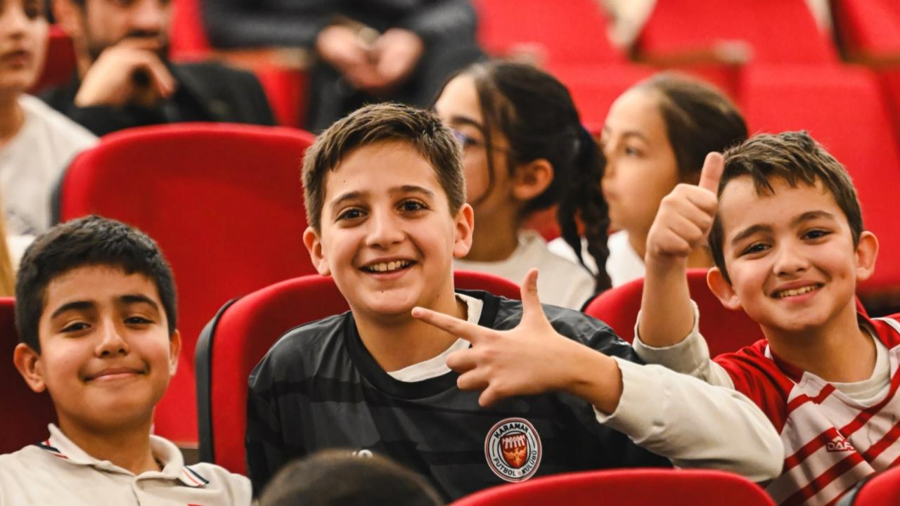 Karaman FK’dan kadın ve öğrencilere jest