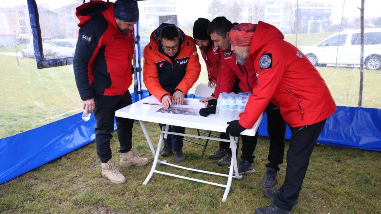 Kayıp öğretmen Porsuk Çayı'nda Ankara'dan gelen dalgıç polislerce aranıyor