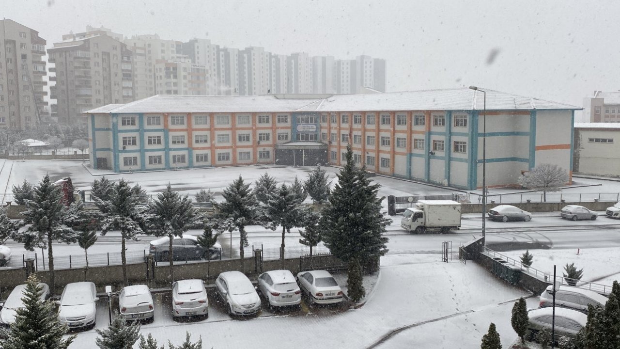 Kayseri ve Yozgat'ta kar yağışı etkili oldu