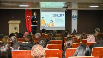 KMÜ’de iletişimin gücü masaya yatırıldı