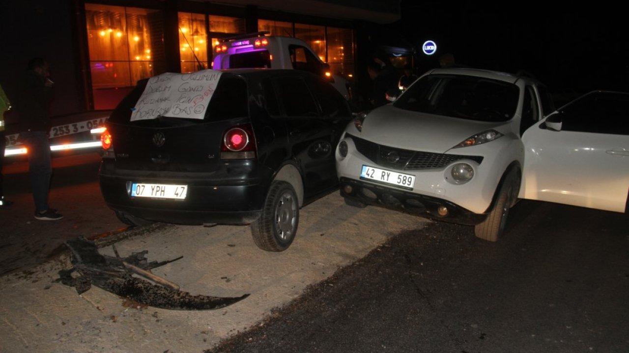 Konya'da bahçe duvarına ve park halindeki araca çarpan otomobildeki 4 kişi yaralandı