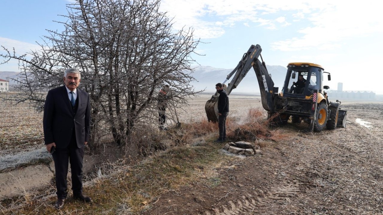 Kuruma tehlikesiyle karşı karşıya olan Ulaş Gölü&#039;ne su takviyesi için ilk kazma vuruldu