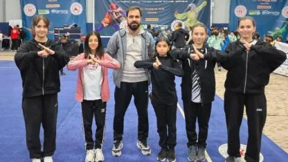 Madalyalarla döndüler