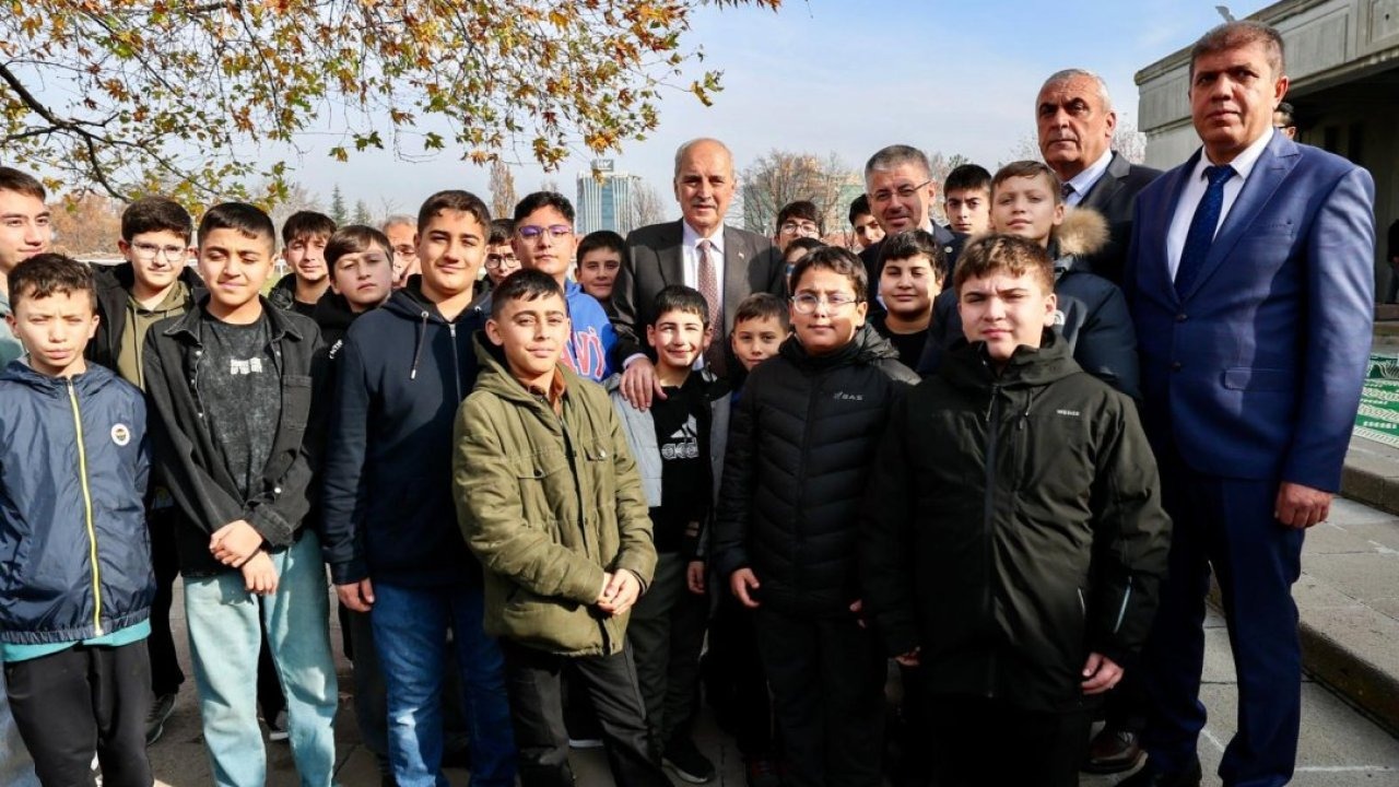 Milletvekili Çopuroğlu Meclis&#039;te Kayseri&#039;den gelen öğrencileri misafir etti