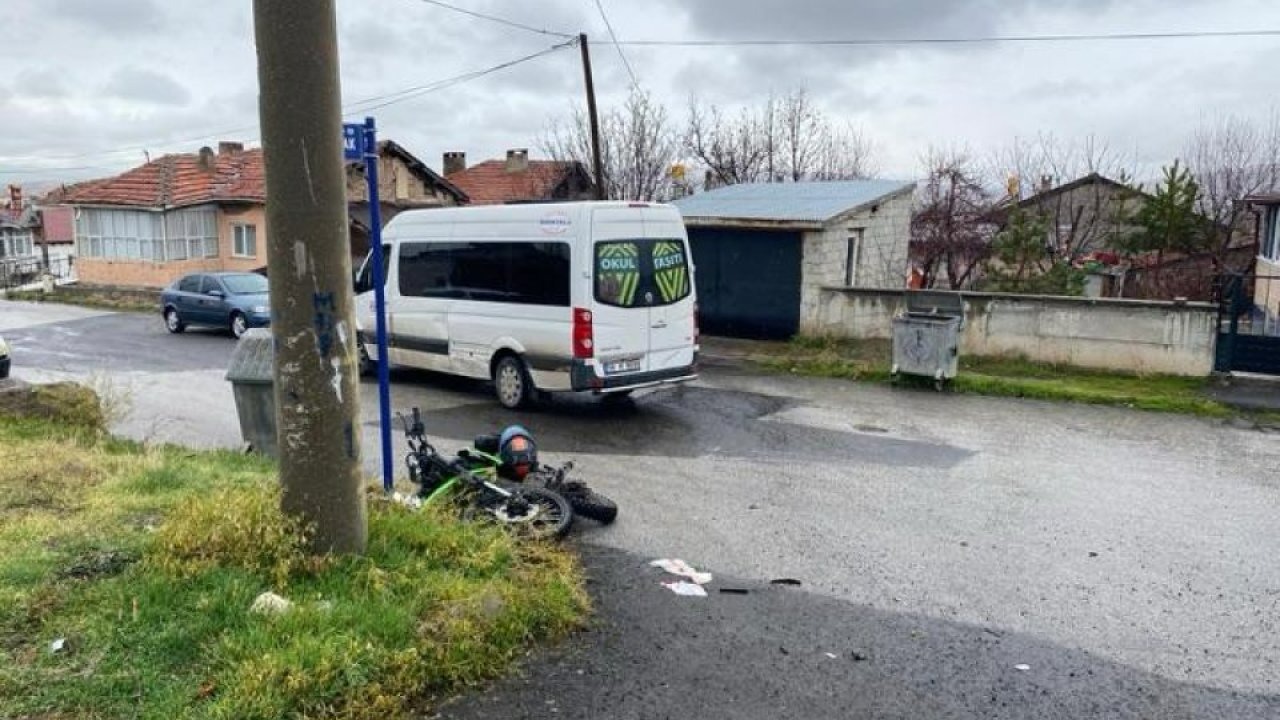 Şarkışla&#039;da minibüs ile çarpışan motosikletin sürücüsü yaralandı