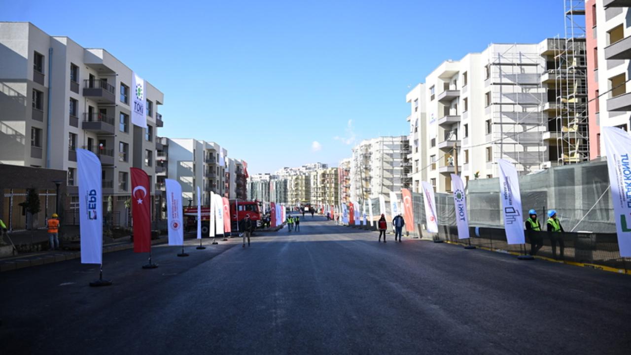 Son tuğlalar konuluyor