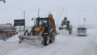 Ulaş Belediyesi ilçede kar temizleme çalışması başlattı