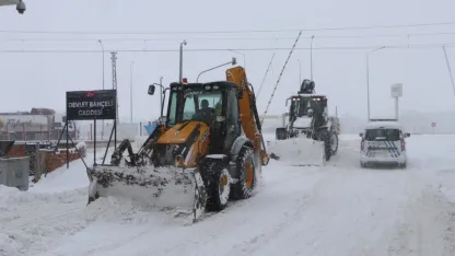 Ulaş Belediyesi ilçede kar temizleme çalışması başlattı