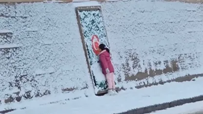 Minik Zeynep Ebrar Berk, bayrak sevgisiyle yürekleri ısıttı