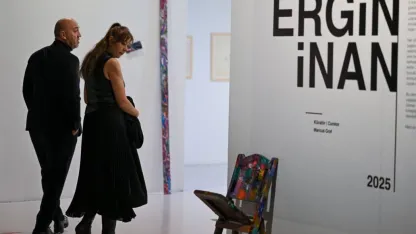 Ressam Ergin İnan'ın "Zaman ve İzler Arasında" sergisi CerModern'de açıldı