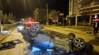 Yozgat’ta devrilen otomobildeki 2 kişi yaralandı