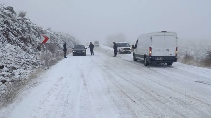 Ankara'da kar yağışı hayatı olumsuz etkiliyor