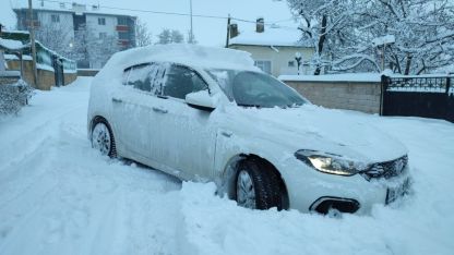 Sarıoğlan'da kar yağışı etkili oluyor