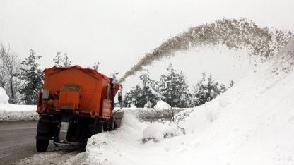 Beypazarı'nda karla mücadele devam ediyor