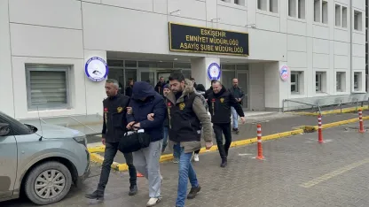 GÜNCELLEME - Eskişehir merkezli fuhuş operasyonunda yakalanan 13 zanlıdan 8'i tutuklandı