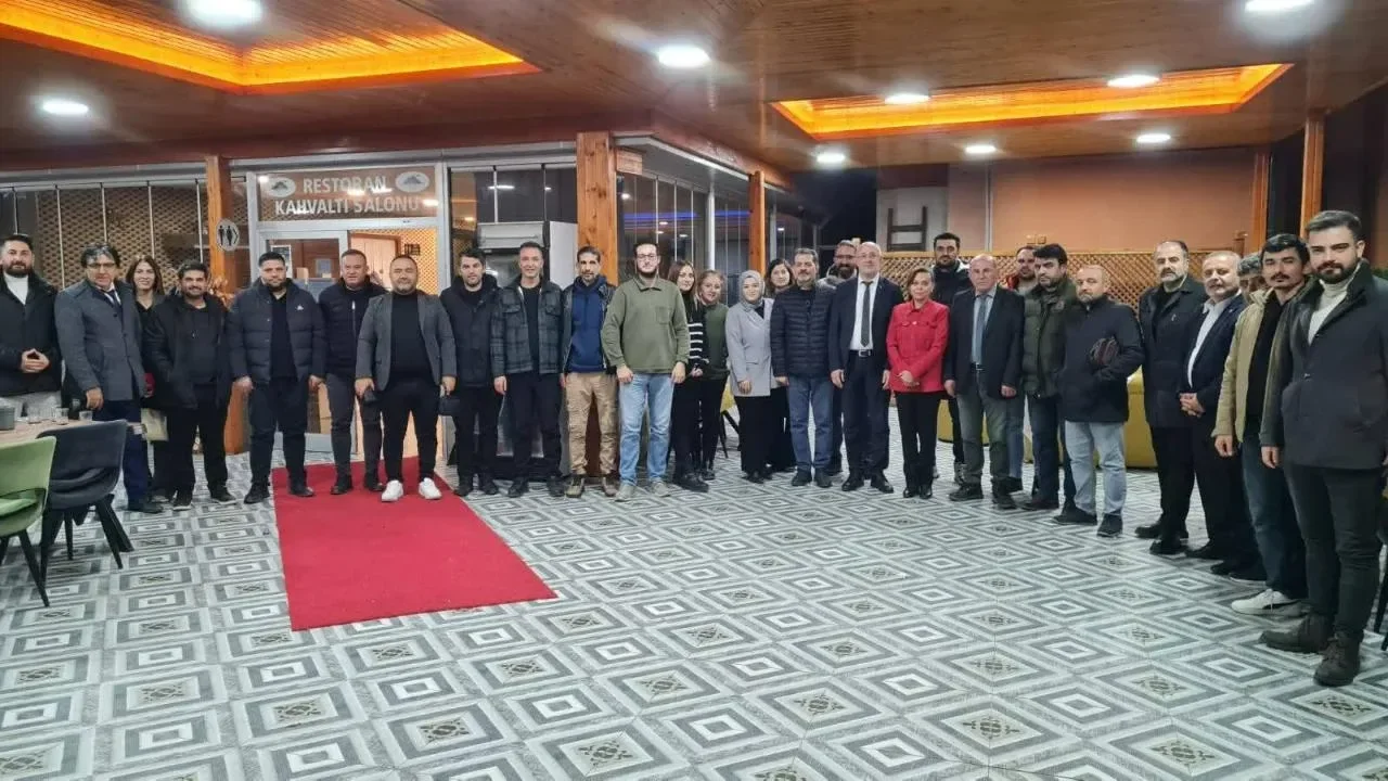 AK Parti’den gazetecilere 10 Ocak buluşması