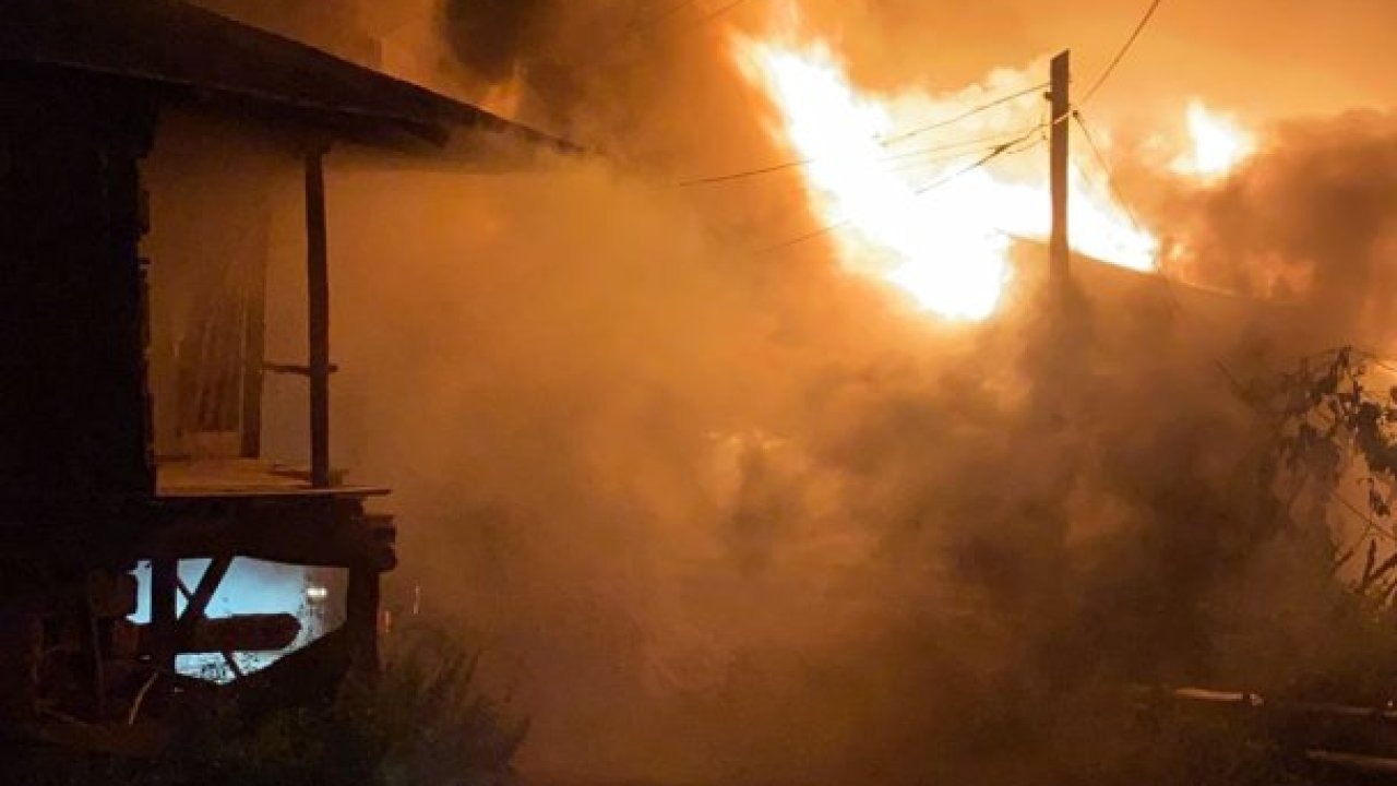 Beypazarı'nda çıkan yangında ahşap ev kullanılamaz hale geldi