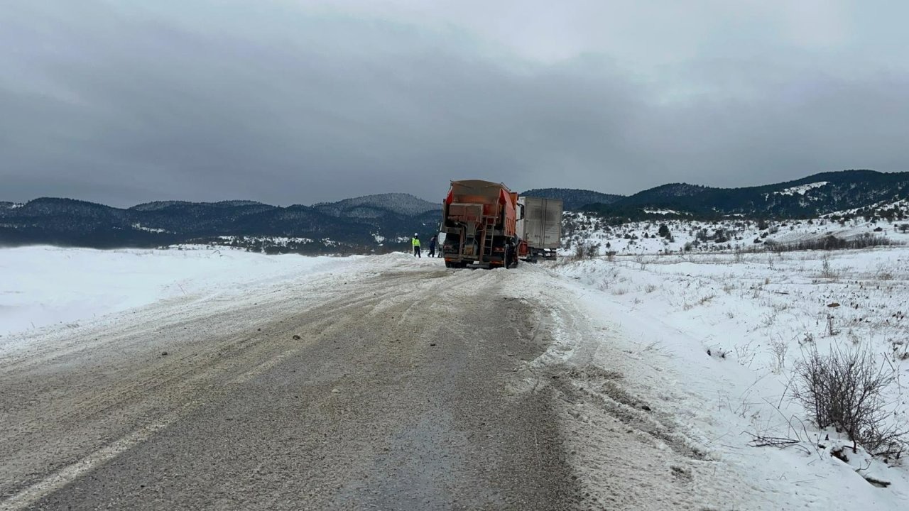 Çankırı'nın Çerkeş ilçesinde kar nedeniyle ulaşım aksadı