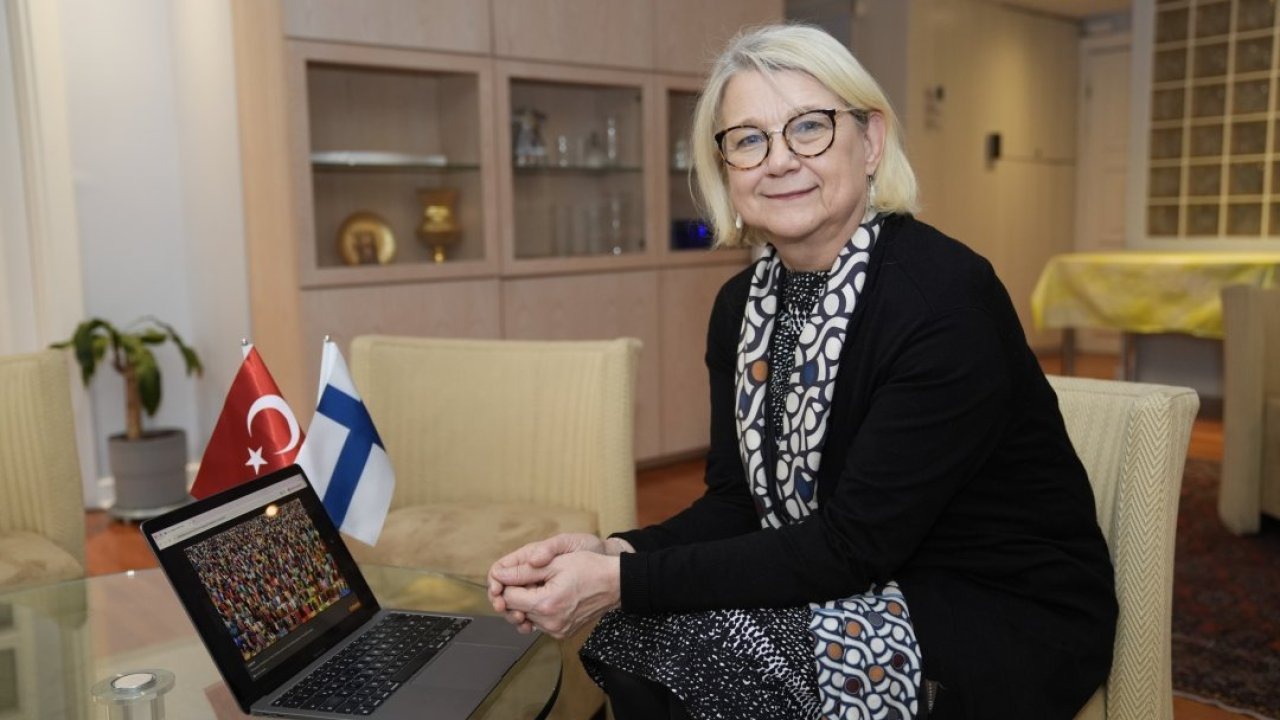 Finlandiya'nın Ankara Büyükelçisi Hamalainen, AA'nın "Yılın Kareleri" oylamasına katıldı