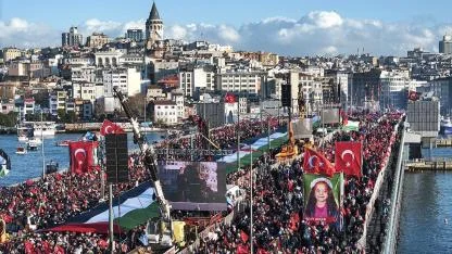 Galata Köprüsü doldu taştı