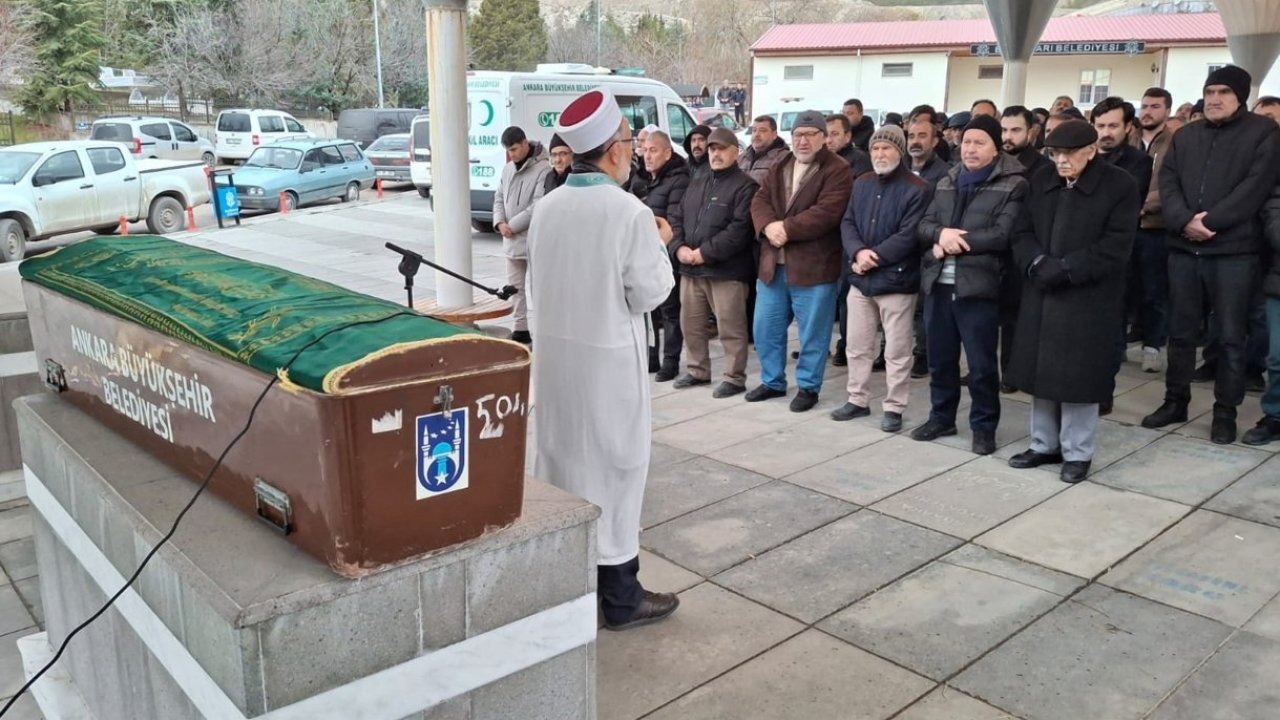 Güdül İlçe Müftüsü Güneş'in vefat eden babası ve kayınbiraderinin cenazeleri defnedildi